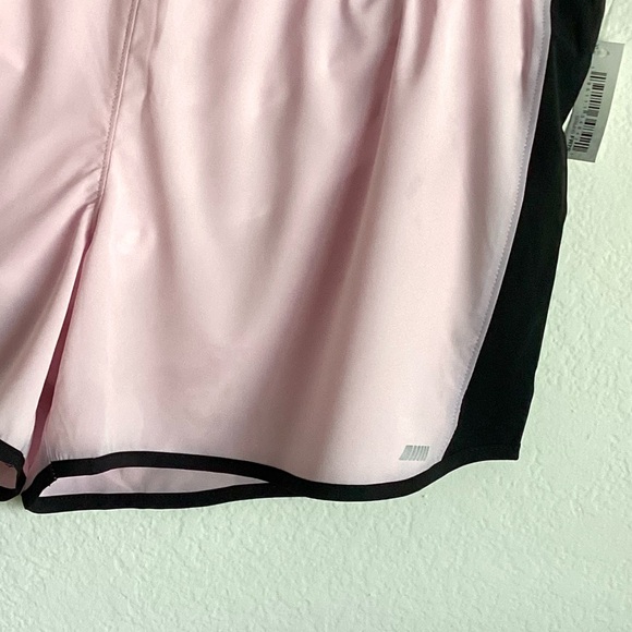 \Amazon Essentials\ NWT Women’s 4” Woven Running Shorts - Picture 5 of 13